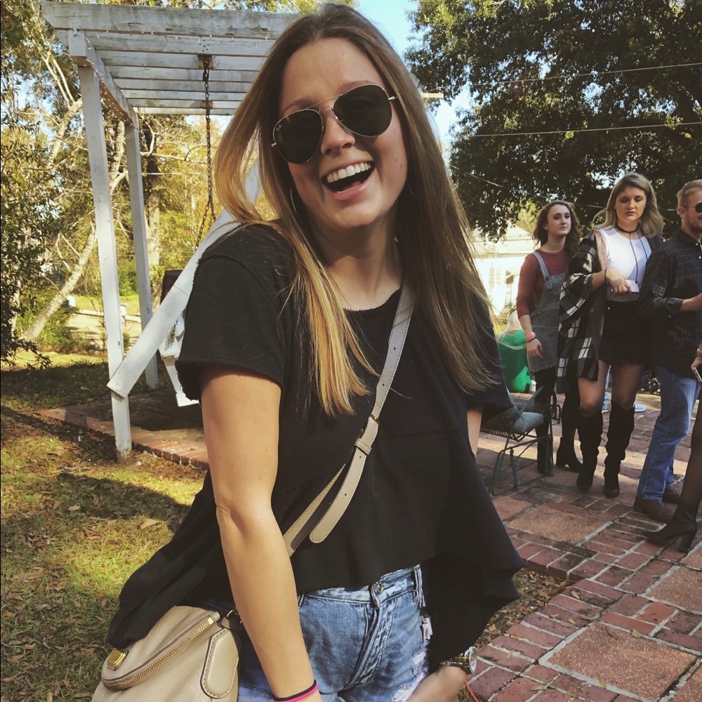 Meet your Posher, Courtney